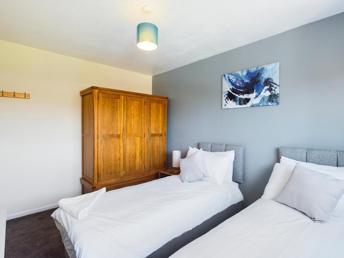 247 Serviced Accommodation In Telford- 3Br House Exterior photo
